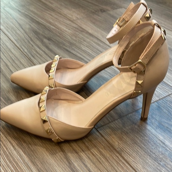 Nude Heels - Picture 2 of 4